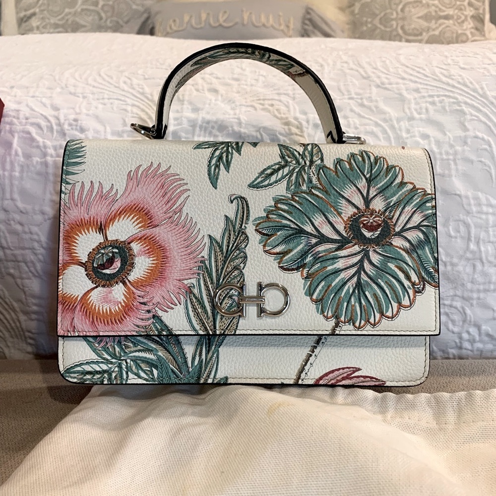 Salvatore Ferragamo new Gancini Bianco Stampa silk pattern handbag purse